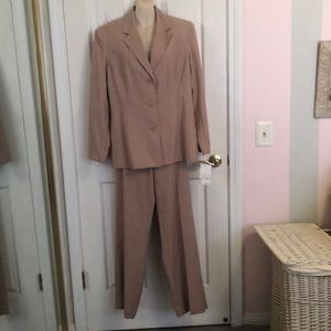 NWT Evan Picone pant suit. Size 12 FINAL MARKDOWN